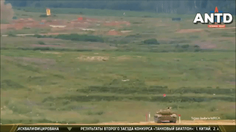 T-90 Bhishma động cơ V-92S 12 xi lanh cho công suất 950 mã lực giúp chiếc xe có thể đạt tốc độ 60km, tầm tác chiến 550km.