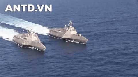 Ông Joe Keiley, phát ngôn viên Hạm đội 7 của hải quân Mỹ, cho hay chuyến tuần tra của tàu USS Montgomery nhằm "khẳng định quyền tự do hàng hải ở quần đảo Trường Sa theo quy định của luật pháp quốc tế".