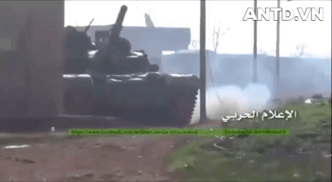 Có thể nói rẳng, trong số những vũ khí của Nga được triển khai tại Syria, xe tăng T-90A là một trong những khí tài nổi bật nhất. Hoạt động hiệu quả, khó bị tiêu diệt, T-90A trở thành nỗi ác mộng trên chiến trường.