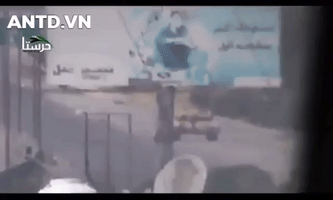 Hình ảnh xe tăng bị pháo SPG-9 tiêu diệt nhanh gọn trên chiến trường Syria.