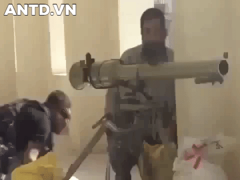 Pháo không giật SPG-9 có trọng lượng 47,5kg, khi lắp giá 3 chân súng có trọng lượng 59,5kg.