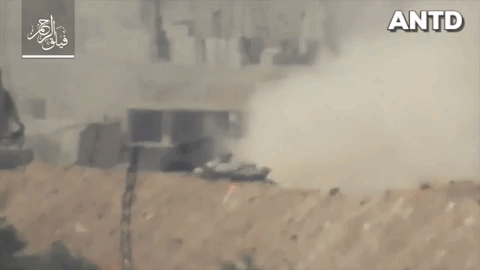 Các nguồn tin địa phương cho biết quân đội chính phủ Syria bỏ chiếc T-90 khi rút khỏi thị trấn Zeitan thuộc tỉnh Aleppo hồi đầu tháng.