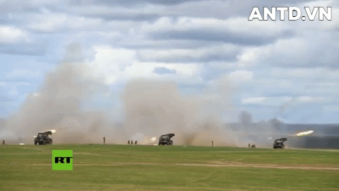 "Liên quân tới Iraq theo lời mời của chính phủ nước này để đánh bại tàn quân IS. Chúng tôi không run sợ bởi những cuộc tập kích như vậy và sẽ duy trì quyền tự vệ của bản thân", đại tá Roberts nói thêm.