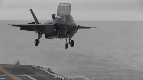 Hiện tại đang có một ý tưởng rất đáng chú ý, đó là F-35B khi cần thiết thì hoàn toàn có khả năng cất cánh thẳng đứng mà không cần chạy đà, vậy liệu có thể đưa nó lên các khu trục hạm như lớp Arleigh Burke?