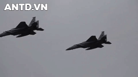 Theo Chuẩn tướng Yahya Serai, các máy bay chiến đấu của không quân Saudi Arabia đã tiến hành 39 cuộc không kích vào khu vực phía Bắc Yemen, 34 trong số đó nhắm vào các mục tiêu của chính phủ Sa'ada.