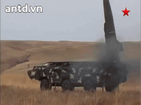 Quân đội Syria đã phóng hàng loạt tên lửa SS-21 vào đoàn xe bọc thép của Thổ Nhĩ Kỳ.