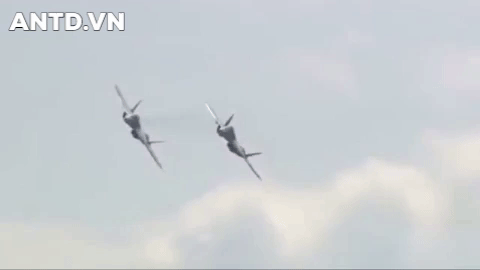 Cũng giống các máy bay thế hệ thứ 5 khác, Su-57 có hai khoang vũ khí có kích cỡ dài khoảng 4,6m, rộng 1m. Ngoài ra còn có 6 giá treo bên ngoài cánh. Khoang vũ khí sử dụng kiểu giá phóng quay lắp nhiều tên lửa gồm: UVKU-50L (tải trọng 300kg) và UVKU-50U (tải trọng 700kg).