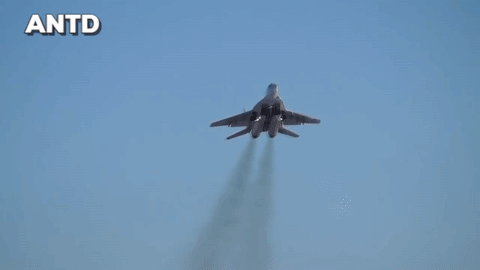 Để cơ động, MiG-29SMT được trang bị hai động cơ RD-33MK có lực đẩy khô 55kN và lực đẩy sau khi đốt lần 2 lên tới 88kN.
