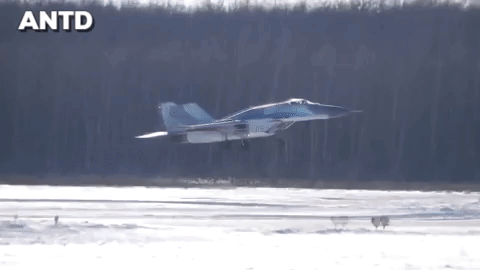 MiG-29SMT có chiều dài 17,3m, sải cánh 11,9m và chiều cao 4,4m.