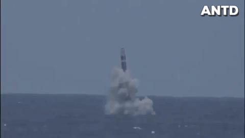 Giới chuyên gia nhận định đây là đợt thử nghiệm tính năng của dòng Trident II D5, cho phép nó mang đầu đạn hạt nhân thế hệ mới nhẹ hơn nhưng lại có sức mạnh đáng sợ hơn khi có khả năng xuyên thủng lá chắn phòng thủ của đối phương.