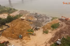 Bãi trung chuyển vật liệu trong đất dự án ở Phú Thượng