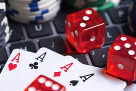 Thanh niên đang đánh bạc qua mạng bị Công an bắt giữ