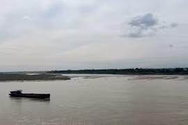 Nước sông Lô, sông Hồng hạ xuống, tàu thuyền chú ý an toàn