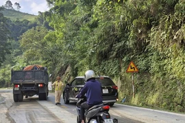 Đường Quốc lộ 4E sụt lún, xe từ 3 trục trở lên tạm thời không đi qua