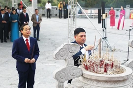 Lãnh đạo tỉnh Bắc Ninh dâng hương tưởng niệm đồng chí Ngô Gia Tự