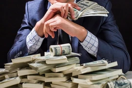 Kết bạn với “tỷ phú đô la”, người phụ nữ mất 900 triệu