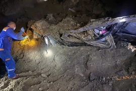 Ô tô chở 3 người mất tích ở Lào Cai, đã tìm thấy 2 thi thể