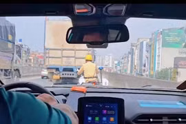 CSGT Hà Nội mở đường hỗ trợ sản phụ đến bệnh viện an toàn