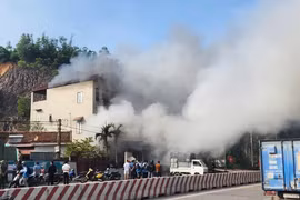 Cháy cửa hàng sửa xe máy ở Bắc Ninh, hai người được cứu thoát