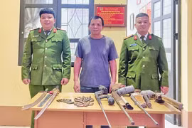 Người dân ở Bắc Ninh tự giác giao nộp súng đạn cho Công an