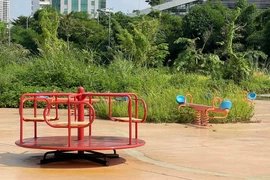 Nhếch nhác công viên hồ điều hòa 744 tỷ ở Hà Nội