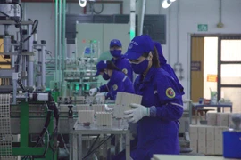 Sôi nổi khí thế lao động, sản xuất bên trong Nhà máy Z121