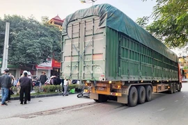 Xe máy va chạm với xe đầu kéo, người phụ nữ tử vong tại chỗ