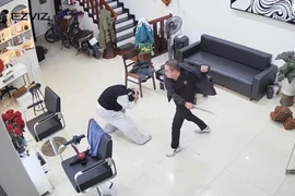 Tạm giữ hình sự người chồng cầm dao truy sát vợ và con gái ở Bắc Ninh