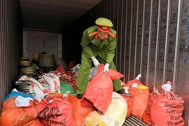 Bắc Ninh phát hiện cơ sở trộn hóa chất cấm để chế biến riềng xay