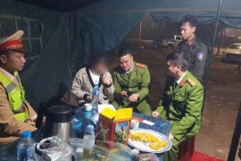 CSGT Phú Thọ kịp thời ngăn chặn người phụ nữ có ý định tự tử