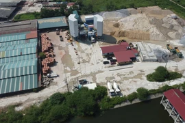 Cận cảnh trạm trộn bê tông 'núp' trong lò gạch ở Bắc Ninh