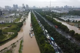 Bão số 5 đang di chuyển theo hướng Tây Tây Bắc. (Ảnh: NCHMF).