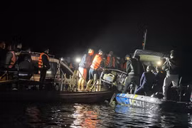 Lào Cai chỉ đạo làm rõ vụ chìm tàu trên hồ Thác Bà khiến 6 người mất tích