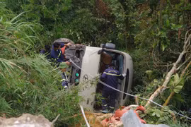 Toàn cảnh hiện trường vụ xe 29 chỗ lao xuống vực Tam Đảo