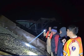 Bắc Ninh bắt giữ 2 tàu hút cát trái phép trên sông Lục Nam