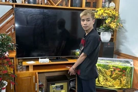 Nam sinh trộm 3 cây vàng, bán mua iPhone 17 Pro Max tặng bạn gái