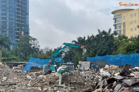 Bãi tập kết phế thải trái phép, phường Phú Diễn nói gì?