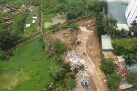 Bãi đổ thải, VLXD trái phép ở Xuân Phương xử lý ra sao?