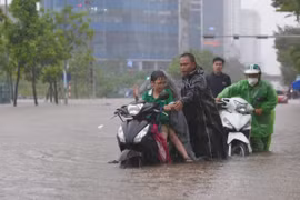 Hà Nội cho 2,3 triệu học sinh nghỉ học ngày mai