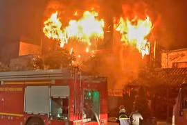 Nhà hàng Tâm Anh ở Bắc Ninh cháy ngùn ngụt trong đêm