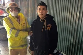 Bất ngờ hai thanh niên quay đầu bỏ chạy khi thấy CSGT Bắc Ninh