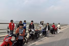 Công an Bắc Ninh xử lý nhóm thanh tiên tụ tập trên cầu Kinh Dương Vương