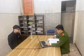 Tạt dung dịch tẩy bồn cầu vào mặt người tình vì chia tay bất thành