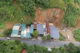 Bảo Hà dời khẩn cấp 10 hộ dân ra khỏi khu vực nứt sụt đất