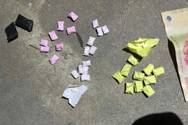  Kiểm tra thanh niên đỗ xe ven đường, Công an phát hiện nhiều gói ma túy