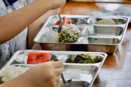 Biết gì Cty Nhật Anh cung cấp trứng cút bốc mùi cho Tiểu học Cự Khê?