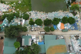 Cận cảnh ô nhiễm ở ‘thủ phủ’ tái chế rác thải nhựa lớn nhất Hà Nội