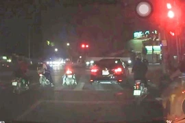 Tài xế bị phạt 19 triệu vì lái ô tô vượt đèn đỏ ở Hà Nội