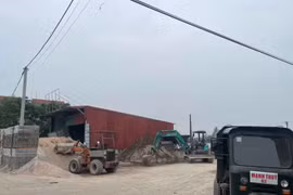 Hà Nội: Hai bãi tập kết VLXD có dấu hiệu gây ô nhiễm bị 'sờ gáy'