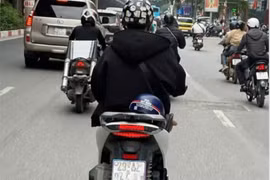 Dán sticker che biển số xe, thanh niên bị phạt 5 triệu